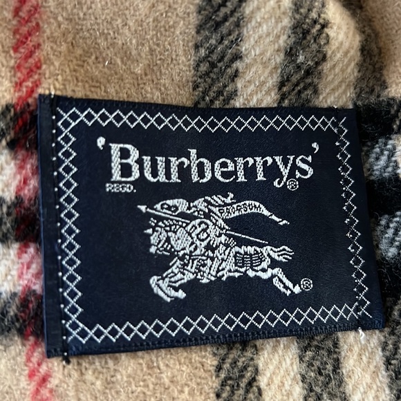 Vintage Burberry’s rectangle scarf - Picture 9 of 10